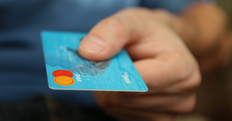 découvrez comment améliorer la fidélité de vos clients grâce à des stratégies efficaces. apprenez à instaurer une relation de confiance et à maximiser la satisfaction client pour booster votre succès commercial.