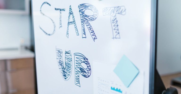 découvrez le financement initial pour startups, connu sous le nom de 'seed funding'. apprenez comment les entrepreneurs peuvent obtenir les fonds nécessaires pour lancer leur projet, les différentes sources de financement et les conseils pour réussir dans cette étape cruciale.
